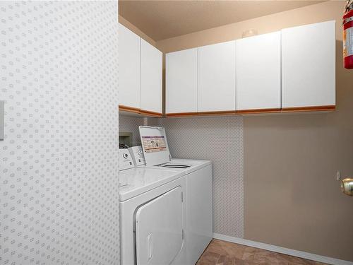 328-390 Island Hwy South, Campbell River, BC - Indoor Photo Showing Laundry Room