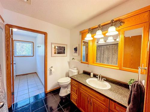 212 Worona Road, Kenora, ON - Indoor Photo Showing Bathroom