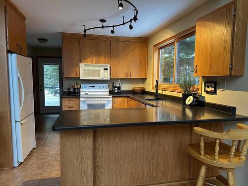 309 Cedar Lane, Rossport, ON - Indoor Photo Showing Kitchen