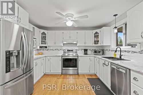 7897 Beaverdams Road, Niagara Falls, ON - Indoor Photo Showing Kitchen With Double Sink With Upgraded Kitchen