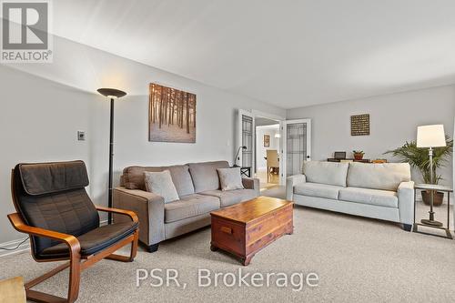 7897 Beaverdams Road, Niagara Falls, ON - Indoor Photo Showing Living Room