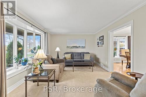 7897 Beaverdams Road, Niagara Falls, ON - Indoor Photo Showing Living Room