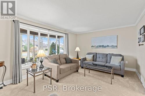 7897 Beaverdams Road, Niagara Falls, ON - Indoor Photo Showing Living Room