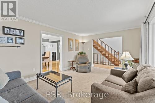 7897 Beaverdams Road, Niagara Falls, ON - Indoor Photo Showing Living Room