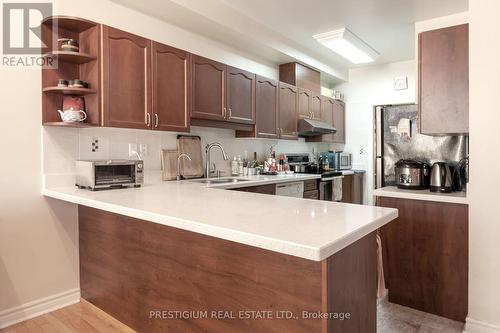 Bsmt #1 - 344 William Berczy Boulevard, Markham, ON - Indoor Photo Showing Kitchen