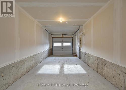 154 Elgin Street, Orillia, ON - Indoor Photo Showing Garage