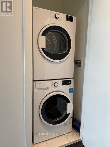 405 - 28 Ann Street, Mississauga, ON - Indoor Photo Showing Laundry Room