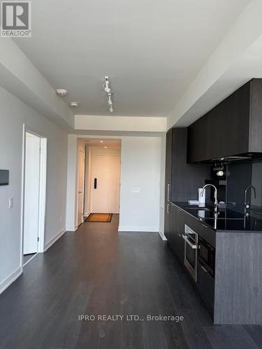 405 - 28 Ann Street, Mississauga, ON - Indoor Photo Showing Kitchen