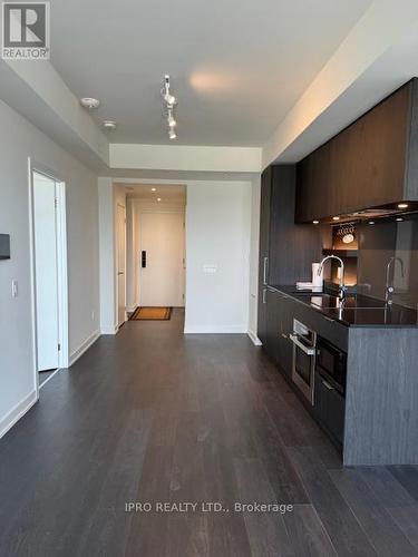 405 - 28 Ann Street, Mississauga, ON - Indoor Photo Showing Kitchen