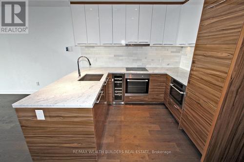 3811 - 488 University Avenue, Toronto, ON - Indoor Photo Showing Kitchen With Upgraded Kitchen