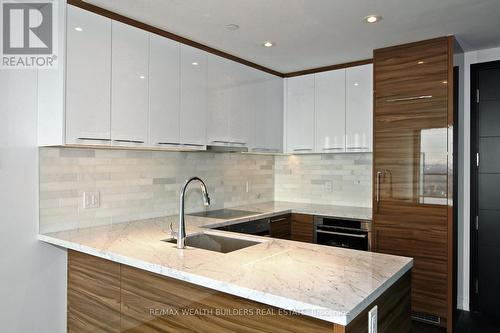 3811 - 488 University Avenue, Toronto, ON - Indoor Photo Showing Kitchen With Upgraded Kitchen