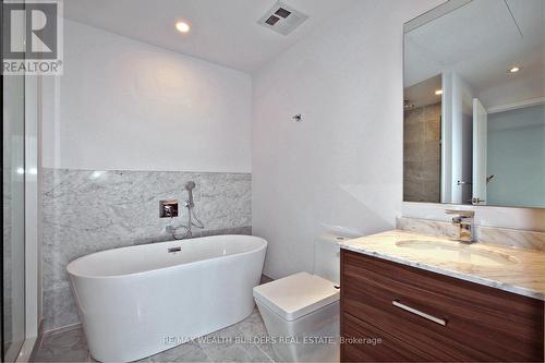 3811 - 488 University Avenue, Toronto, ON - Indoor Photo Showing Bathroom