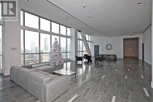 3811 - 488 University Avenue, Toronto, ON - Indoor