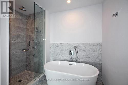 3811 - 488 University Avenue, Toronto, ON - Indoor Photo Showing Bathroom