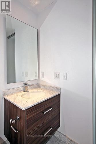 3811 - 488 University Avenue, Toronto, ON - Indoor Photo Showing Bathroom