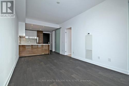 3811 - 488 University Avenue, Toronto, ON - Indoor