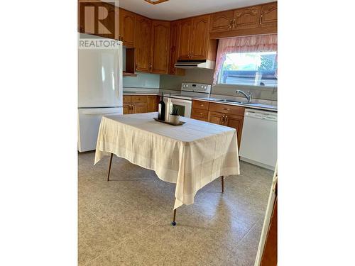 554 Church Avenue, Kimberley, BC - Indoor Photo Showing Kitchen