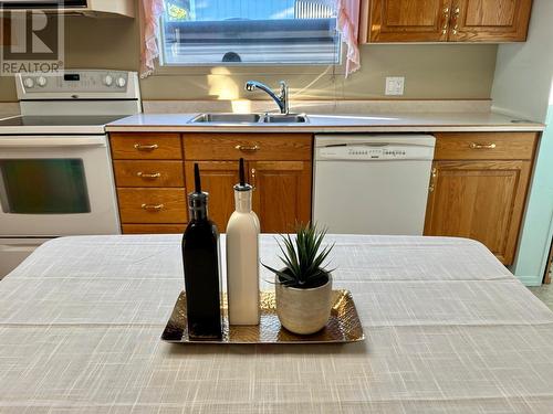 554 Church Avenue, Kimberley, BC - Indoor Photo Showing Kitchen With Double Sink