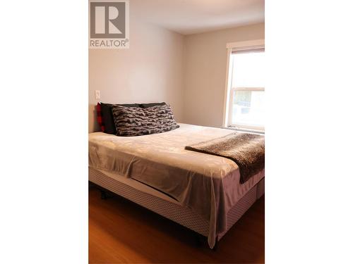 501 8Th Street S, Golden, BC - Indoor Photo Showing Bedroom