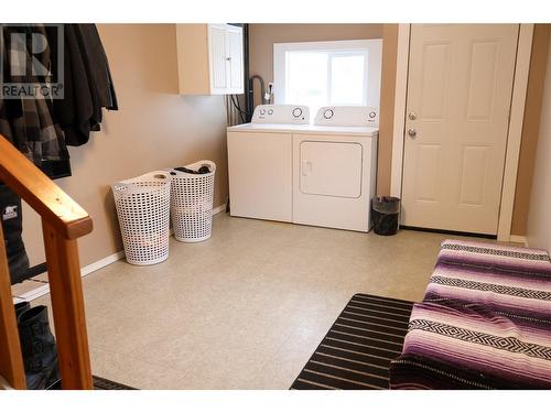 501 8Th Street S, Golden, BC - Indoor Photo Showing Laundry Room