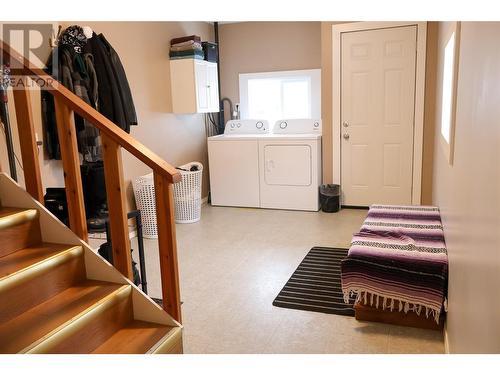 501 8Th Street S, Golden, BC - Indoor Photo Showing Laundry Room