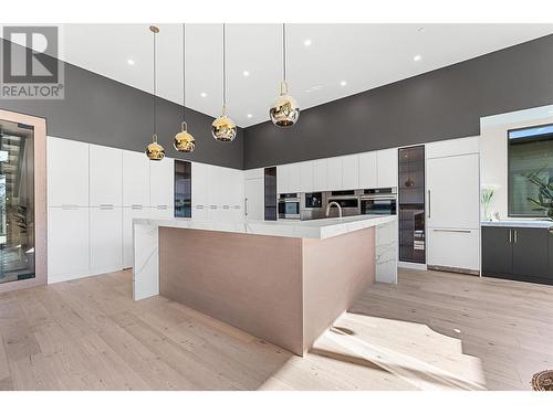 10218 Beacon Hill Drive, Lake Country, BC - Indoor Photo Showing Kitchen