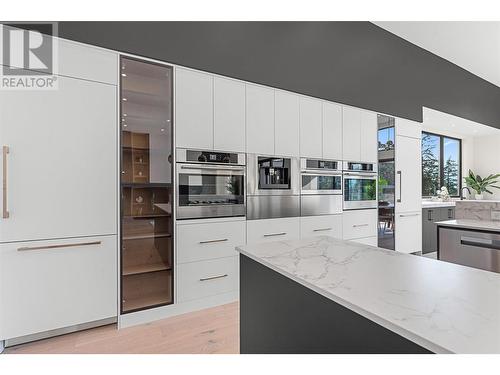 10218 Beacon Hill Drive, Lake Country, BC - Indoor Photo Showing Kitchen