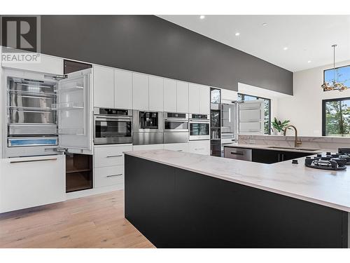 10218 Beacon Hill Drive, Lake Country, BC - Indoor Photo Showing Kitchen