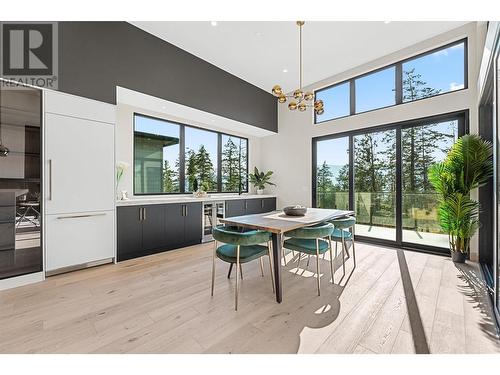 10218 Beacon Hill Drive, Lake Country, BC - Indoor Photo Showing Dining Room