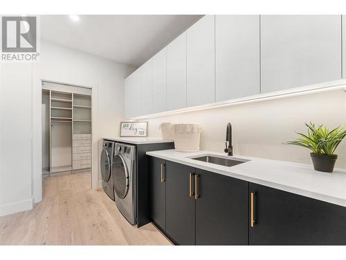 10218 Beacon Hill Drive, Lake Country, BC - Indoor Photo Showing Laundry Room