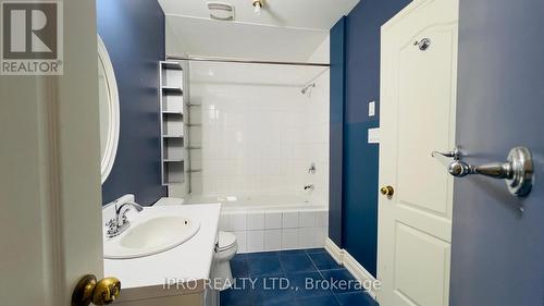 1101 Dupont Street S, Toronto, ON - Indoor Photo Showing Bathroom