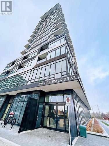 1604 - 297 Oak Walk Drive, Oakville, ON - Outdoor