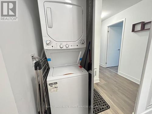 1604 - 297 Oak Walk Drive, Oakville, ON - Indoor Photo Showing Laundry Room