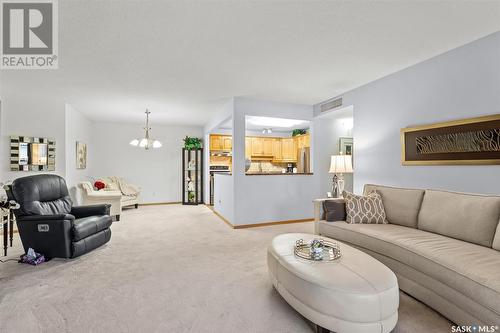 208 2305 Adelaide Street E, Saskatoon, SK - Indoor Photo Showing Living Room