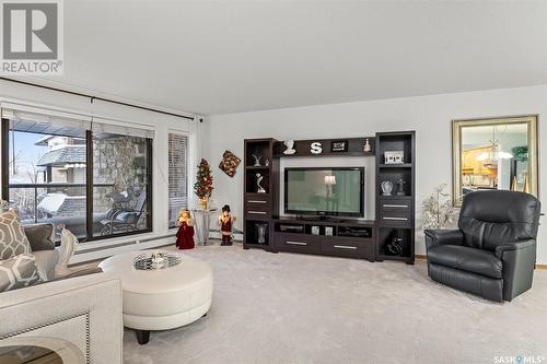 208 2305 Adelaide Street E, Saskatoon, SK - Indoor Photo Showing Living Room