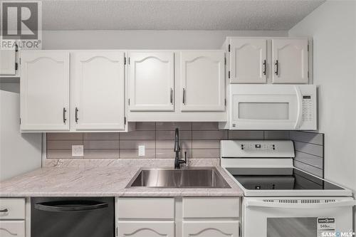 206 66 19Th Street W, Prince Albert, SK - Indoor Photo Showing Kitchen