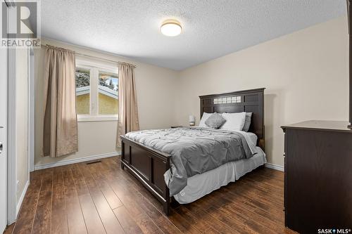 35 Hawkes Avenue, Regina, SK - Indoor Photo Showing Bedroom