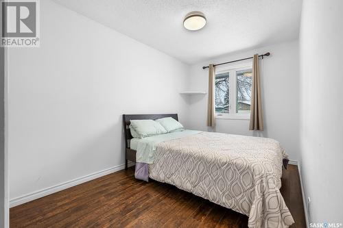 35 Hawkes Avenue, Regina, SK - Indoor Photo Showing Bedroom