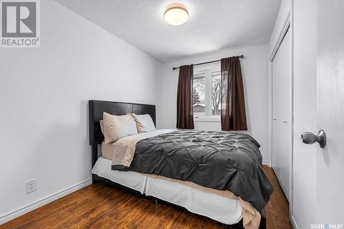 35 Hawkes Avenue, Regina, SK - Indoor Photo Showing Bedroom