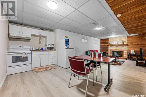 35 Hawkes Avenue, Regina, SK - Indoor Photo Showing Kitchen