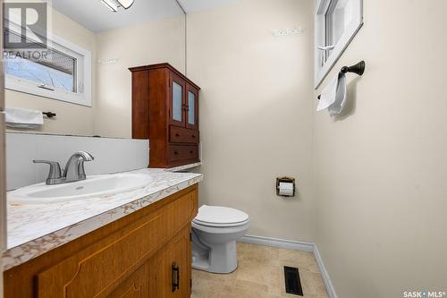 35 Hawkes Avenue, Regina, SK - Indoor Photo Showing Bathroom