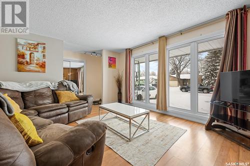 35 Hawkes Avenue, Regina, SK - Indoor Photo Showing Living Room