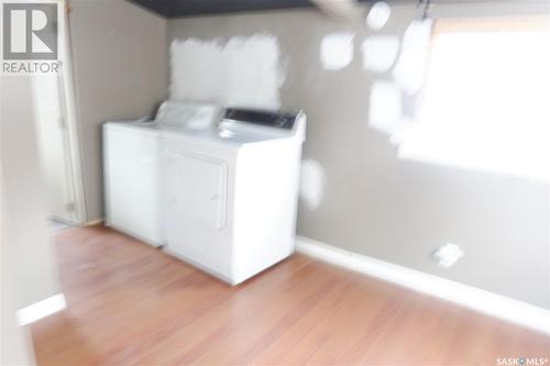 31 Lillooet Street W, Moose Jaw, SK - Indoor Photo Showing Laundry Room