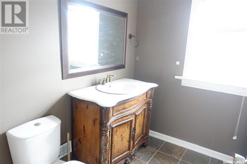 31 Lillooet Street W, Moose Jaw, SK - Indoor Photo Showing Bathroom