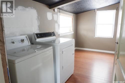 31 Lillooet Street W, Moose Jaw, SK - Indoor Photo Showing Laundry Room