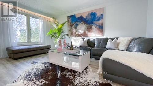 179 Orchard Drive, Hamilton, ON - Indoor Photo Showing Living Room