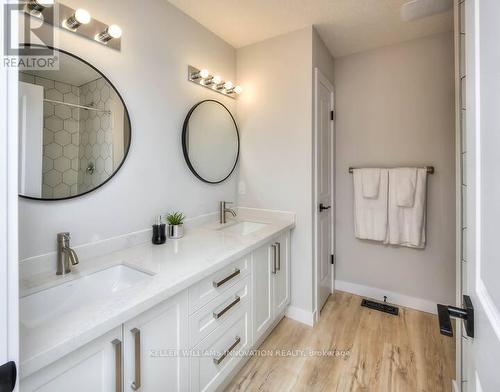 61 Wilkinson Avenue, Cambridge, ON - Indoor Photo Showing Bathroom