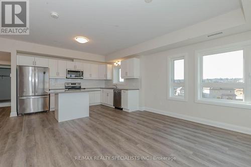 313 - 118 Summersides Boulevard, Pelham, ON - Indoor Photo Showing Kitchen