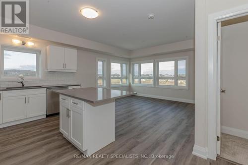 313 - 118 Summersides Boulevard, Pelham, ON - Indoor Photo Showing Kitchen