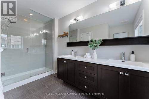 187 - 1890 Rymal Road E, Hamilton, ON - Indoor Photo Showing Bathroom